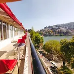 Elphinstone The Lake Side