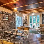 Sakley\'S Cottages