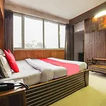 Goroomgo Long View Retreat Nainital