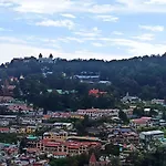 Gayatri Niwas - Luxury Private Room With Ensuit Bathroom - Lake View And Mountain View