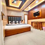 Hotel Gp Mall Road Nainital Near Naini Lake - A Luxury Room With Newly Decorated And Renovated Room - With Wifi - Room Service Available - Book Now