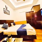 A Premium Hidden Chalet Hotel - Walking Distance From Naini Lake - A Luxury Boutique Stay In Nainital With Newly Decorated Room And Restaurat And Wi Fi - Wondfull Customer Service Awarded