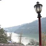 Manas Hotel
