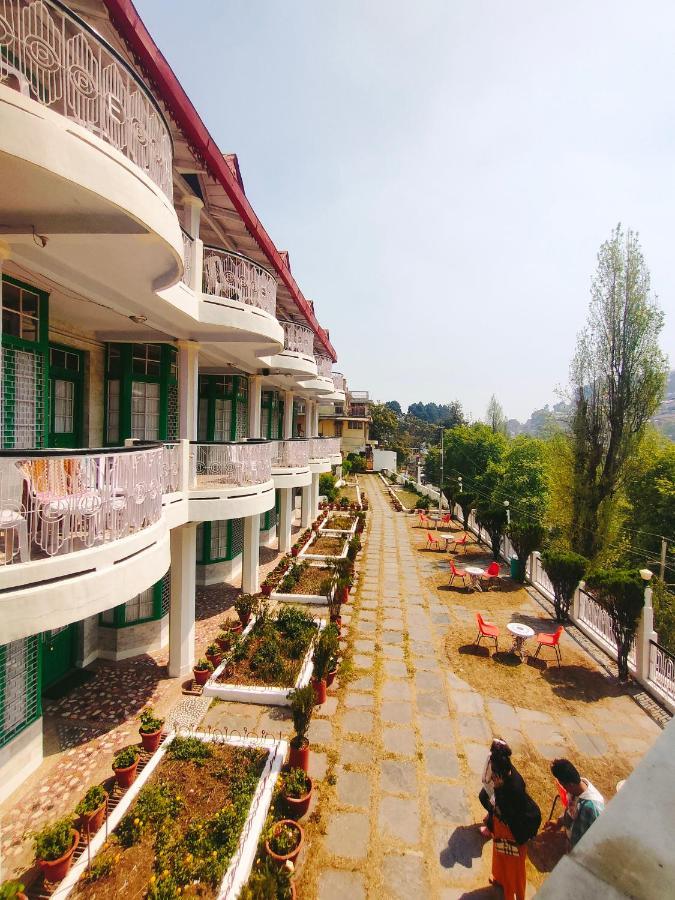 Elphinstone The Lake Side Hotel 3*