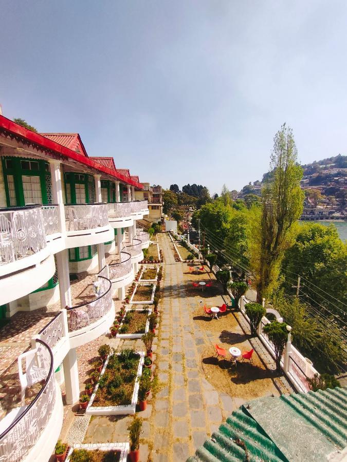 Elphinstone The Lake Side Hotel 3*