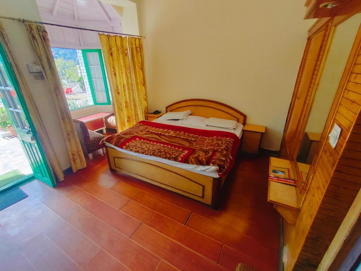 Elphinstone The Lake Side Hotel Nainital