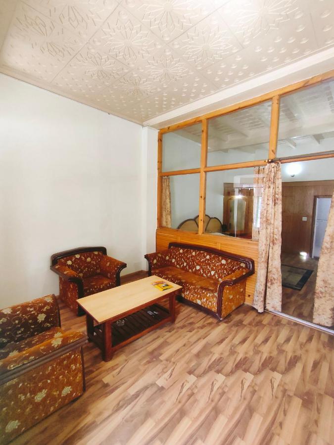 Hotel Elphinstone The Lake Side Nainital