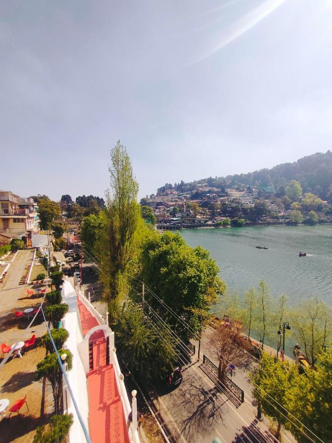 Elphinstone The Lake Side Hotel