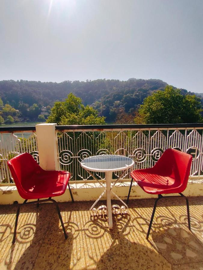 Elphinstone The Lake Side 3*