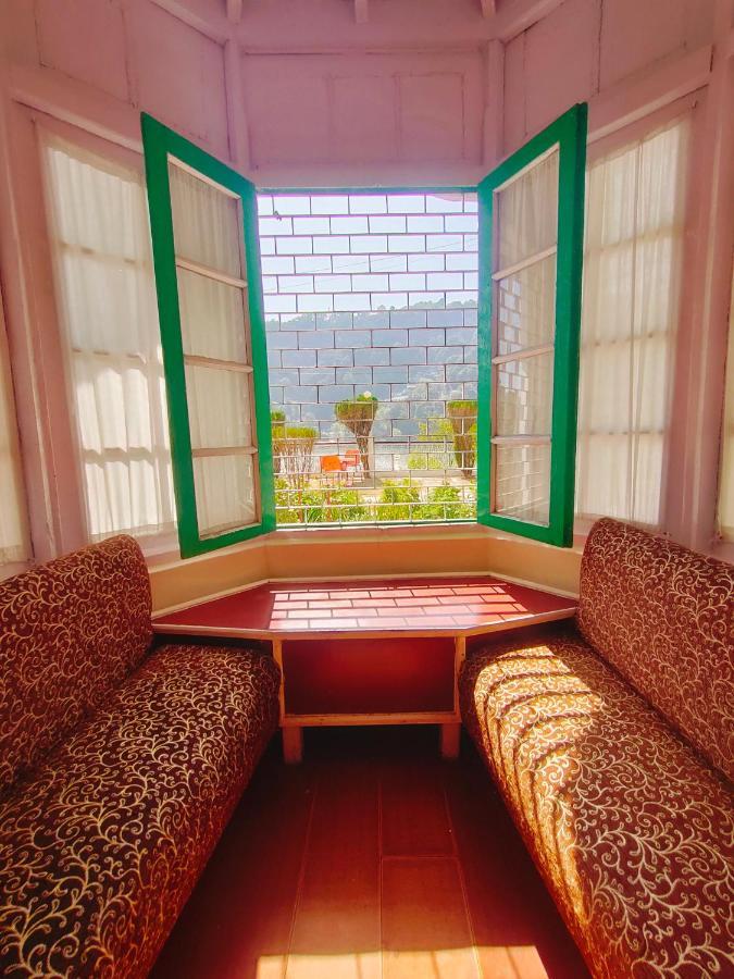 Elphinstone The Lake Side Hotel 3*