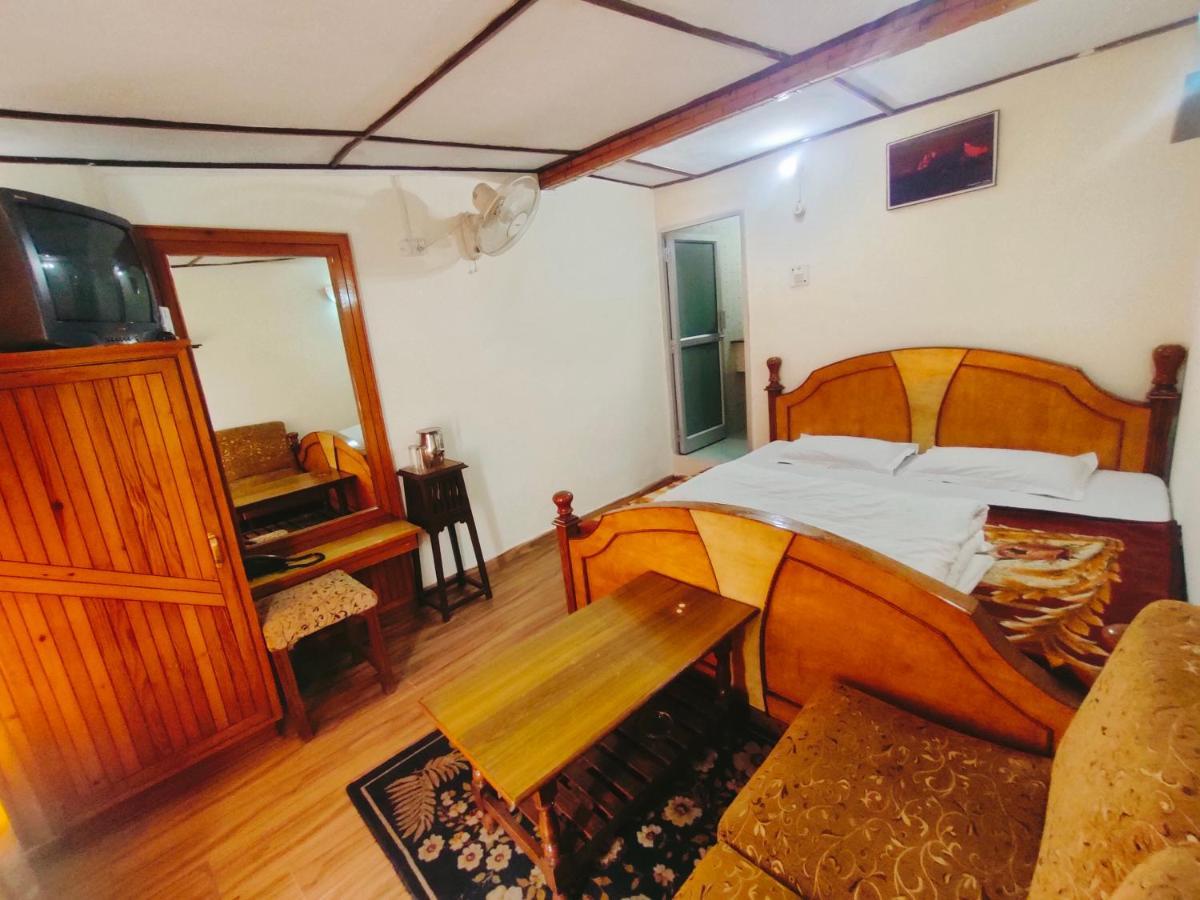 Hotel Elphinstone The Lake Side Nainital