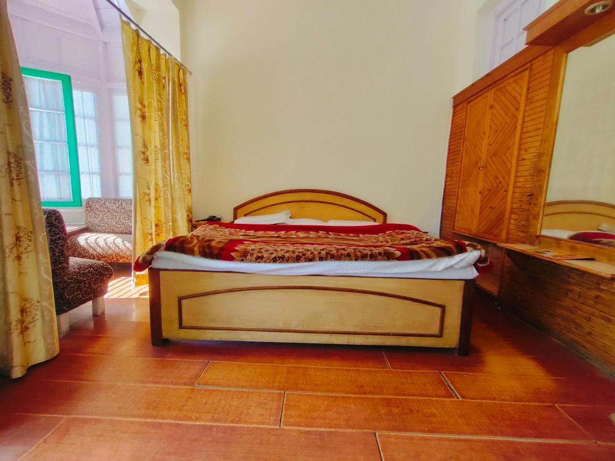 Elphinstone The Lake Side Hotel 3*