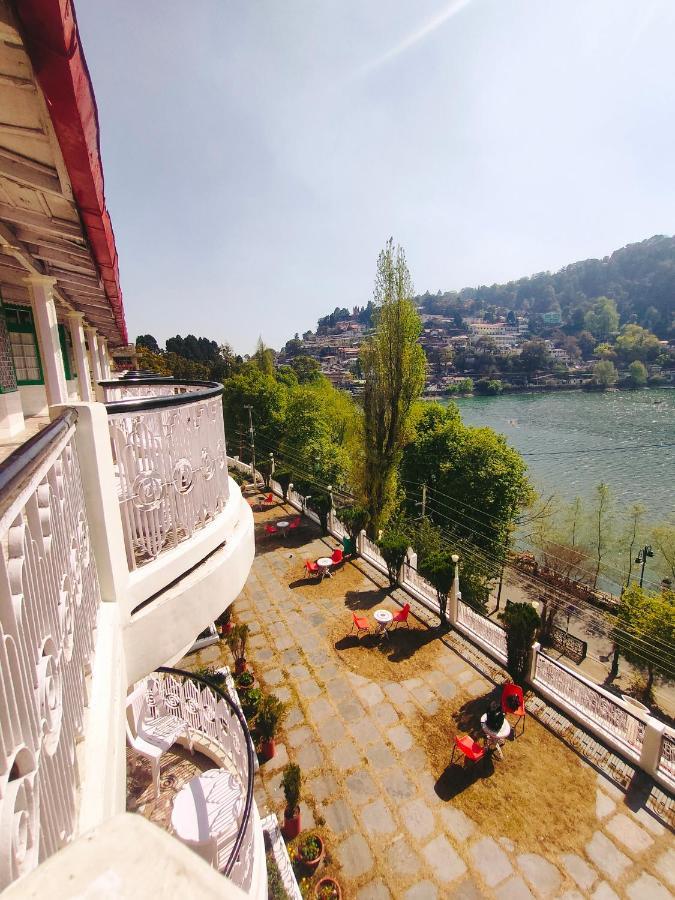 Elphinstone The Lake Side 3*