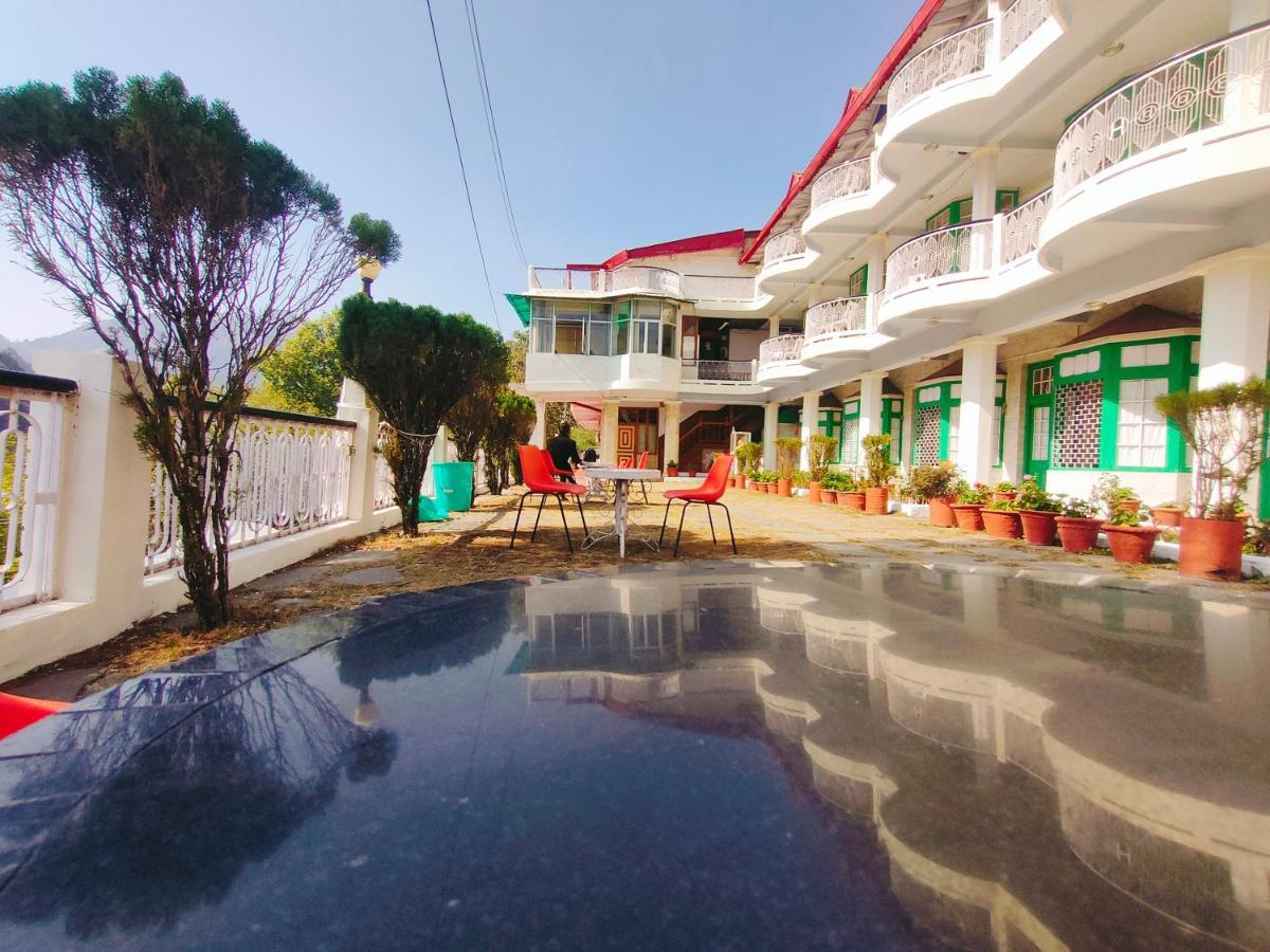 Elphinstone The Lake Side Hotel 3*
