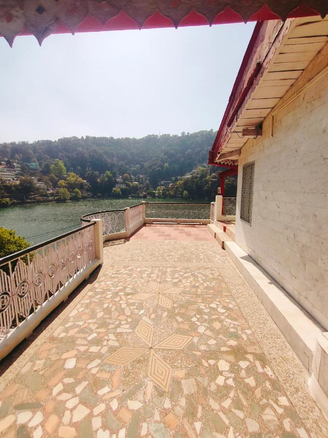 Elphinstone The Lake Side