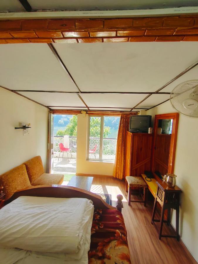 Elphinstone The Lake Side Hotel 3*