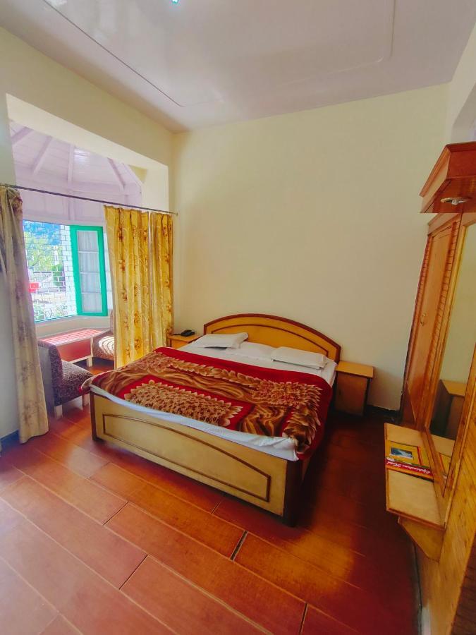 Elphinstone The Lake Side 3* Nainital