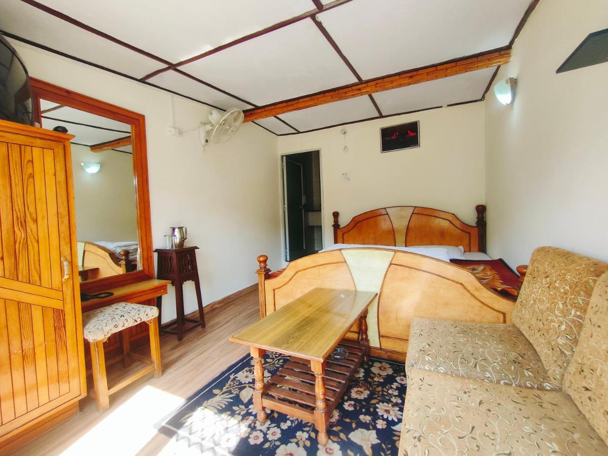 Elphinstone The Lake Side 3* Nainital