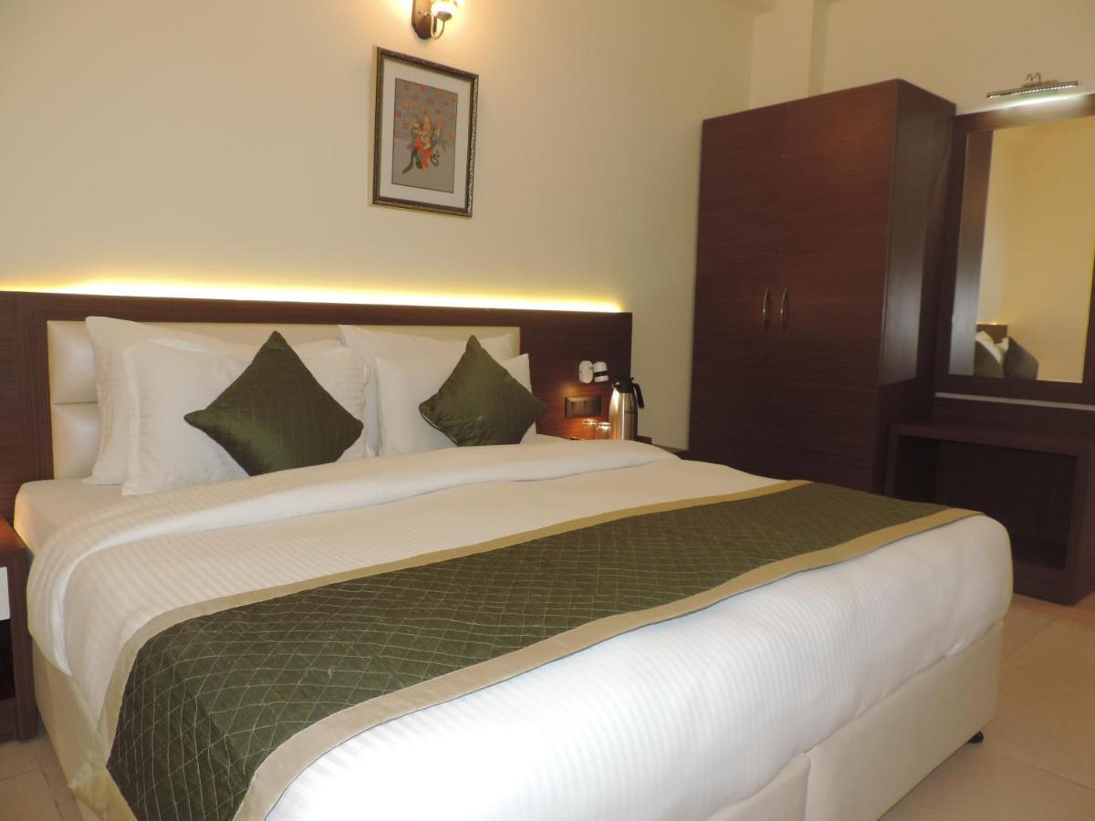 Hotel Clarks Inn Bhowali, Nainital Nainital