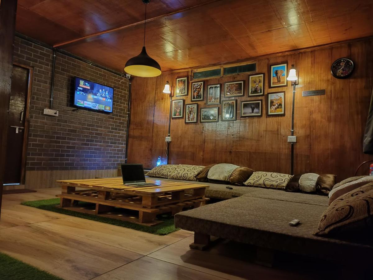 Chiraiyya Pangot Lodge Nainital