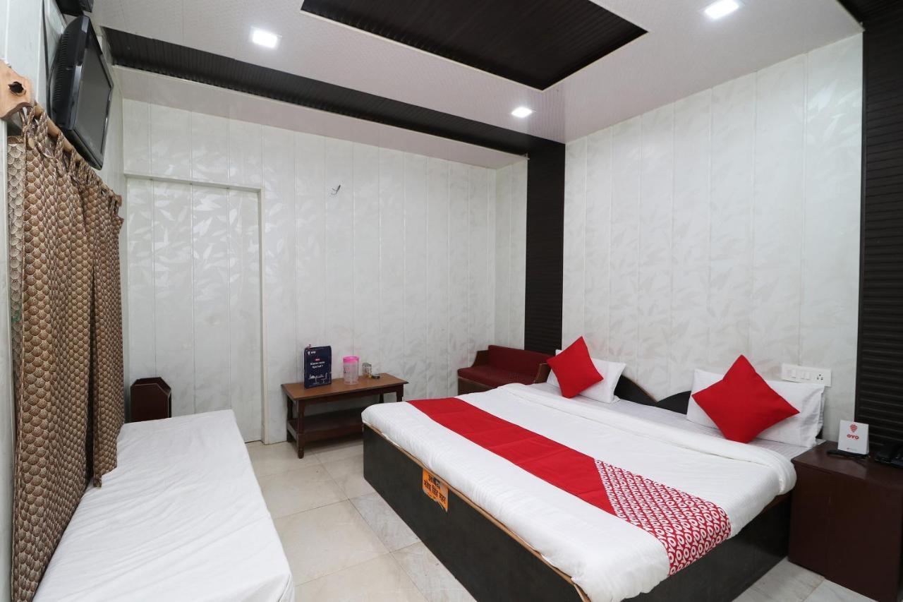 Neelam Raj Hotel *