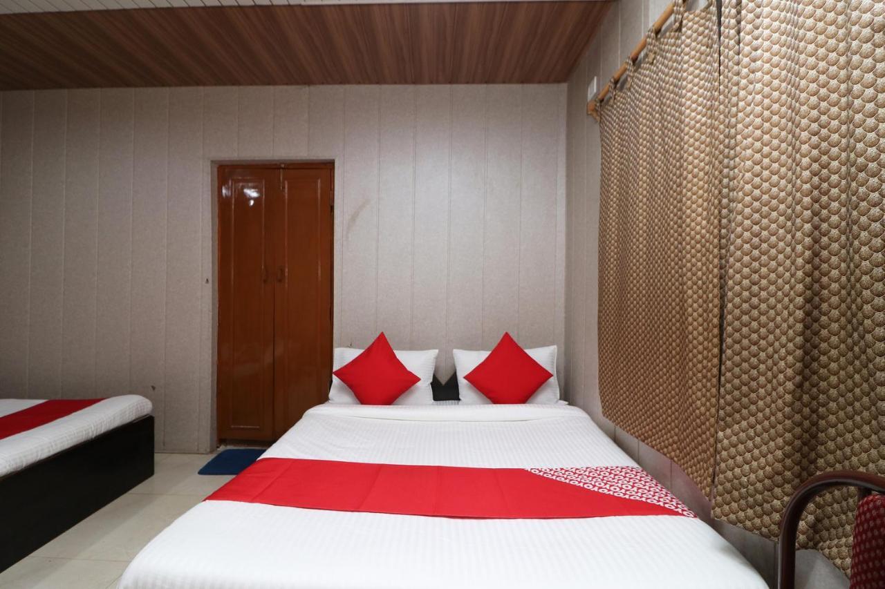 Neelam Raj Hotel *