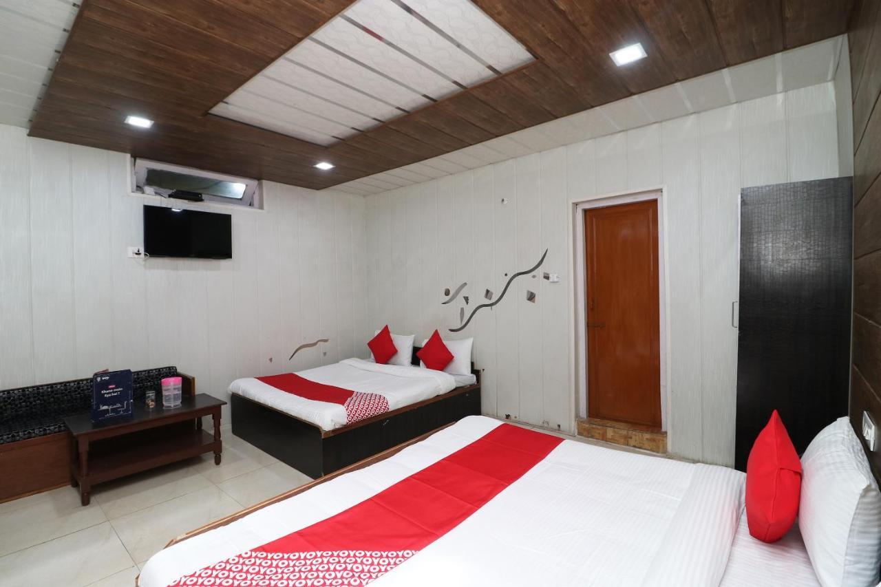 Neelam Raj Hotel *