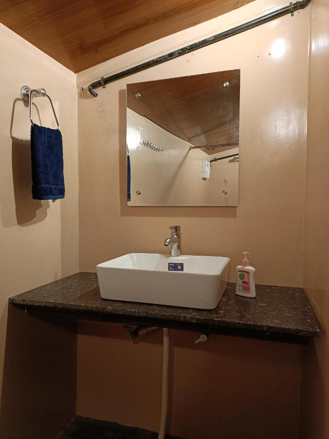 Lodge Chiraiyya Pangot Nainital
