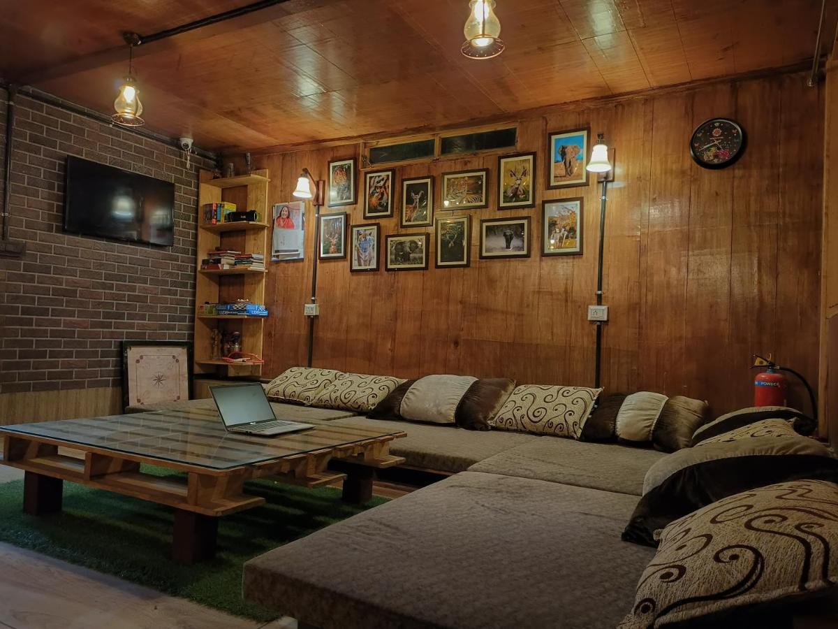 Chiraiyya Pangot Lodge Nainital