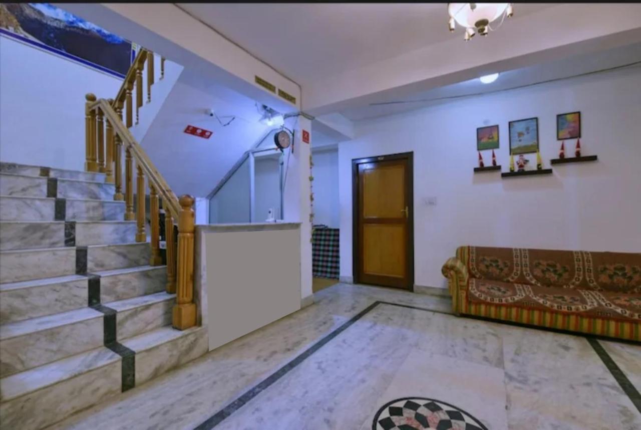 Goroomgo Chinar: Lakeside Retreat On Nainital's Mall Road