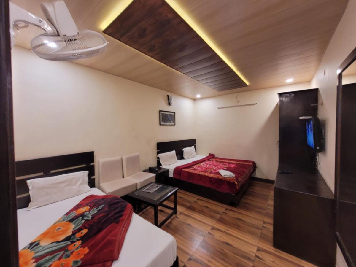 Hotel Goroomgo Hidden Mall Road 3*