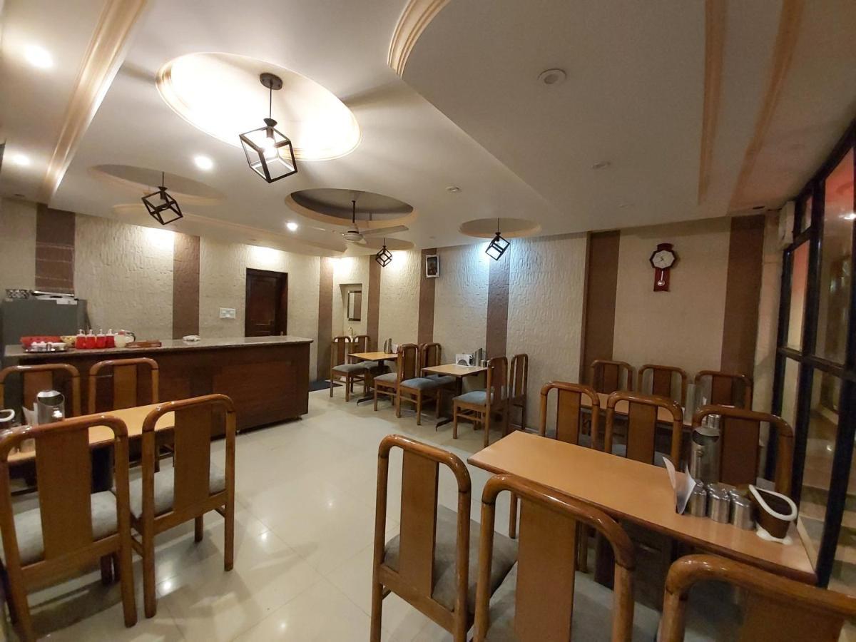 Goroomgo Orchid Hotel 3*