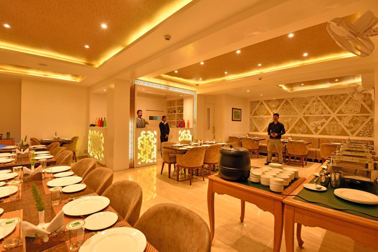 Hotel Clarks Inn Bhowali, Nainital 3*