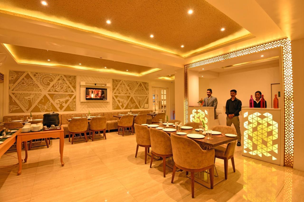 Hotel Clarks Inn Bhowali, Nainital 3*