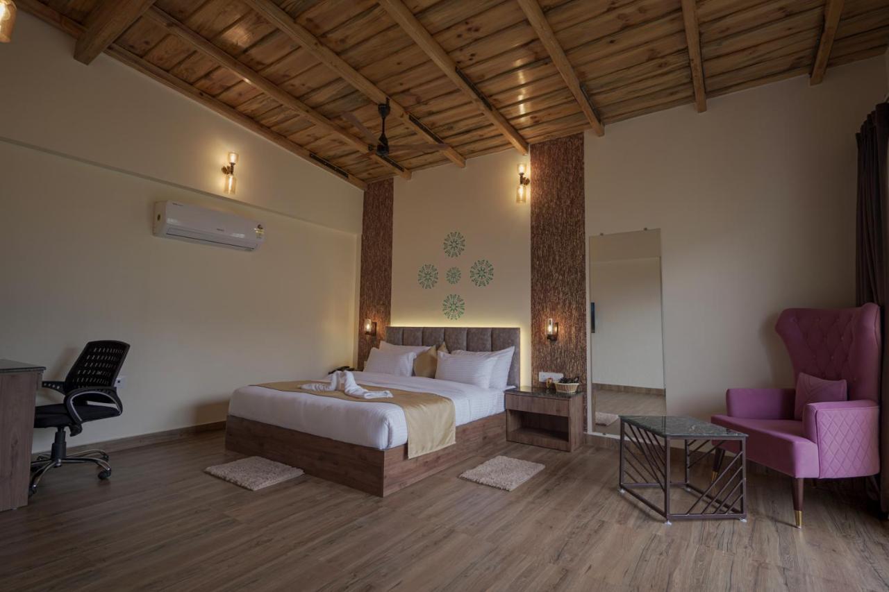 Hotel Nivedan And 5*