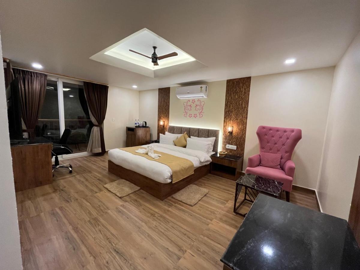 Hotel Nivedan And Nainital