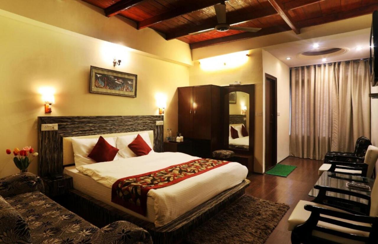 Hotel Goroomgo Moon