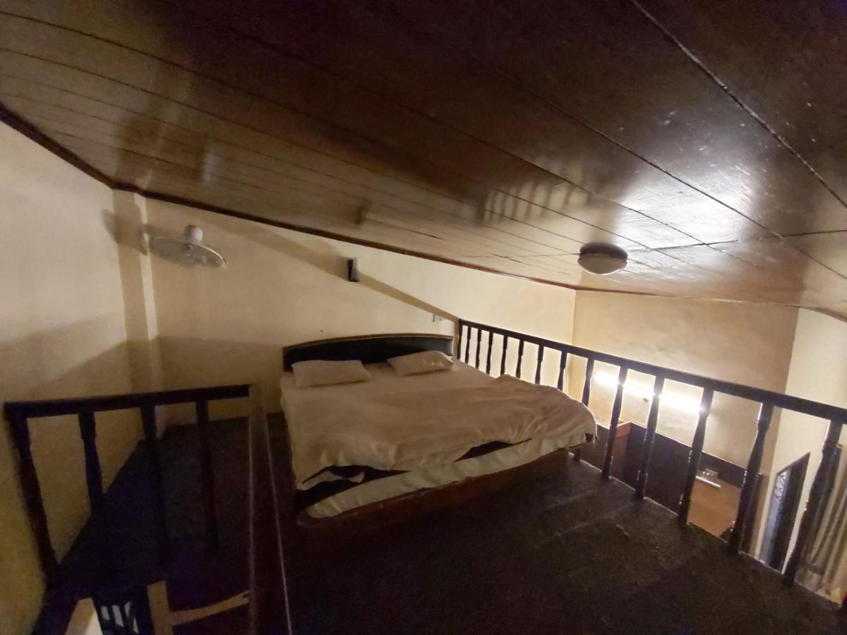 Goroomgo Moon Hotel 3*