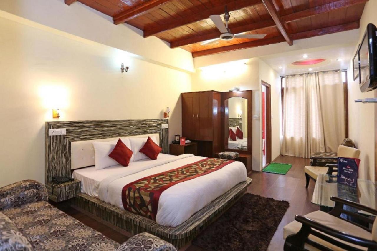 Hotel Goroomgo Moon
