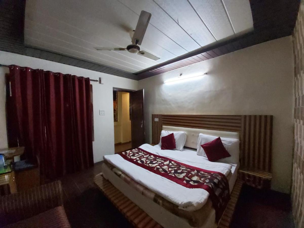 Goroomgo Moon Hotel Nainital