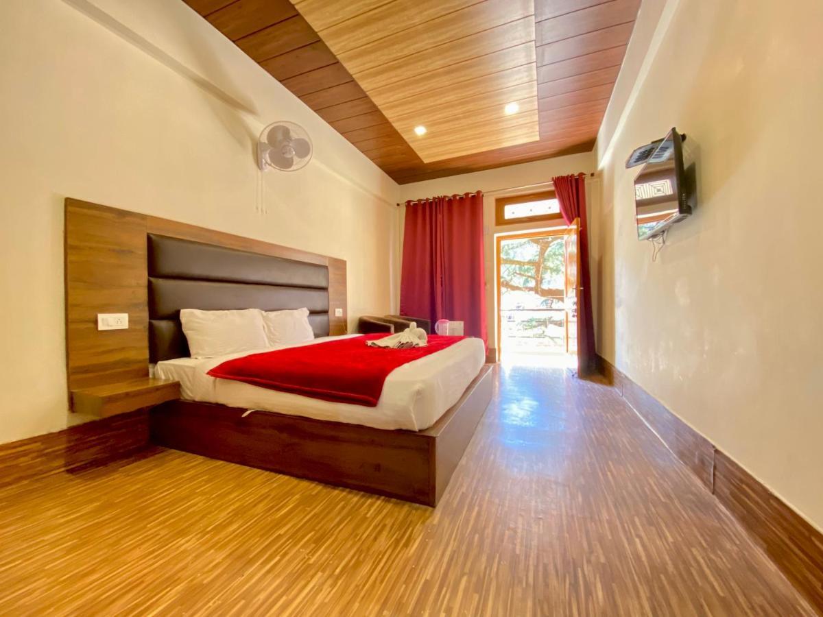 Woodland Hotel *