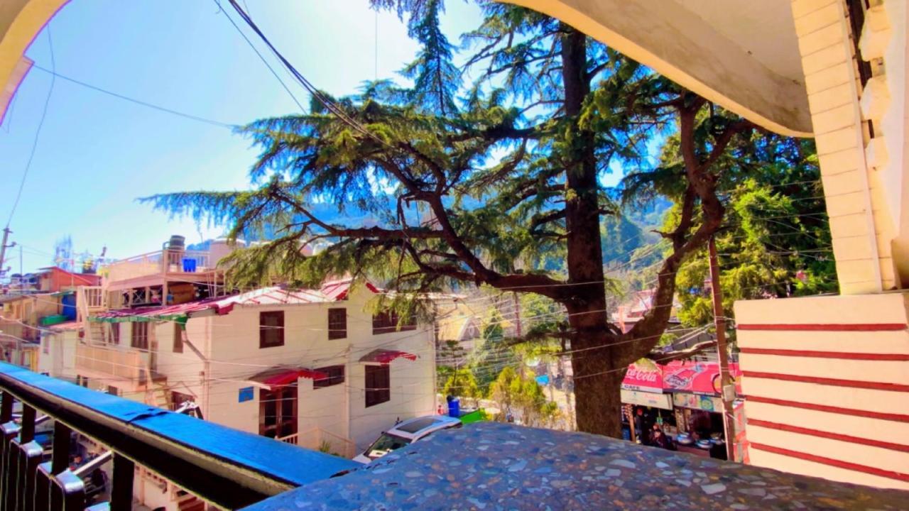 Woodland Hotel *