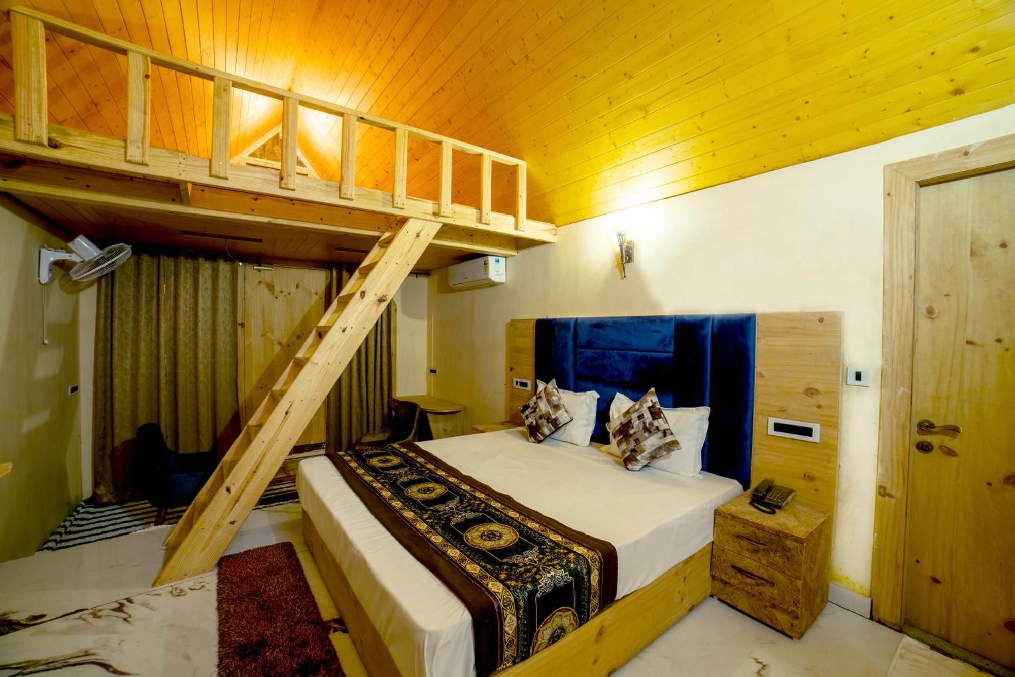 Mudras Grove Resort, Resort