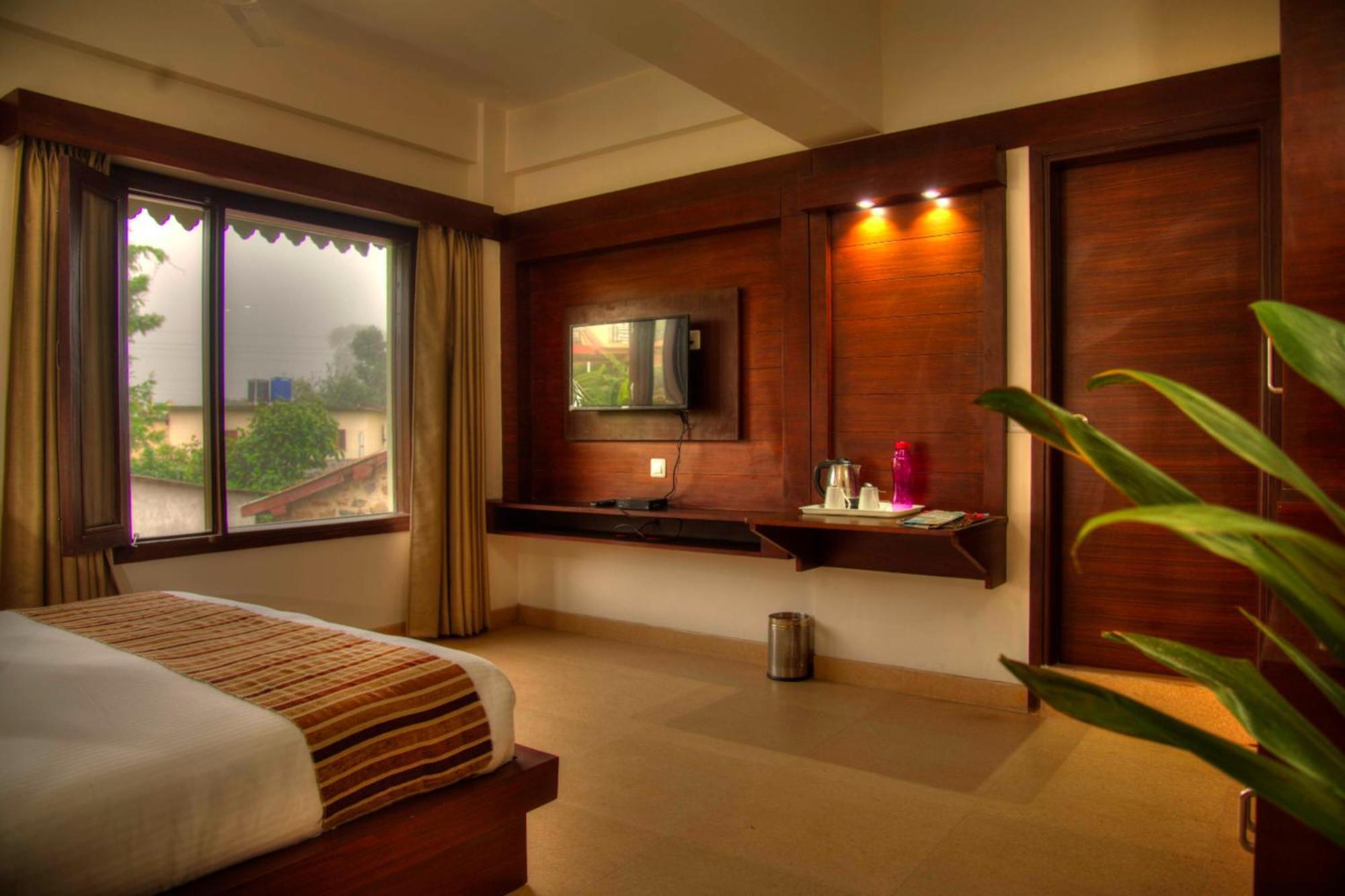 Hotel Goroomgo Luxury Palm Bhimtal - Luxury - Excellent Customer Service - Seller 3*