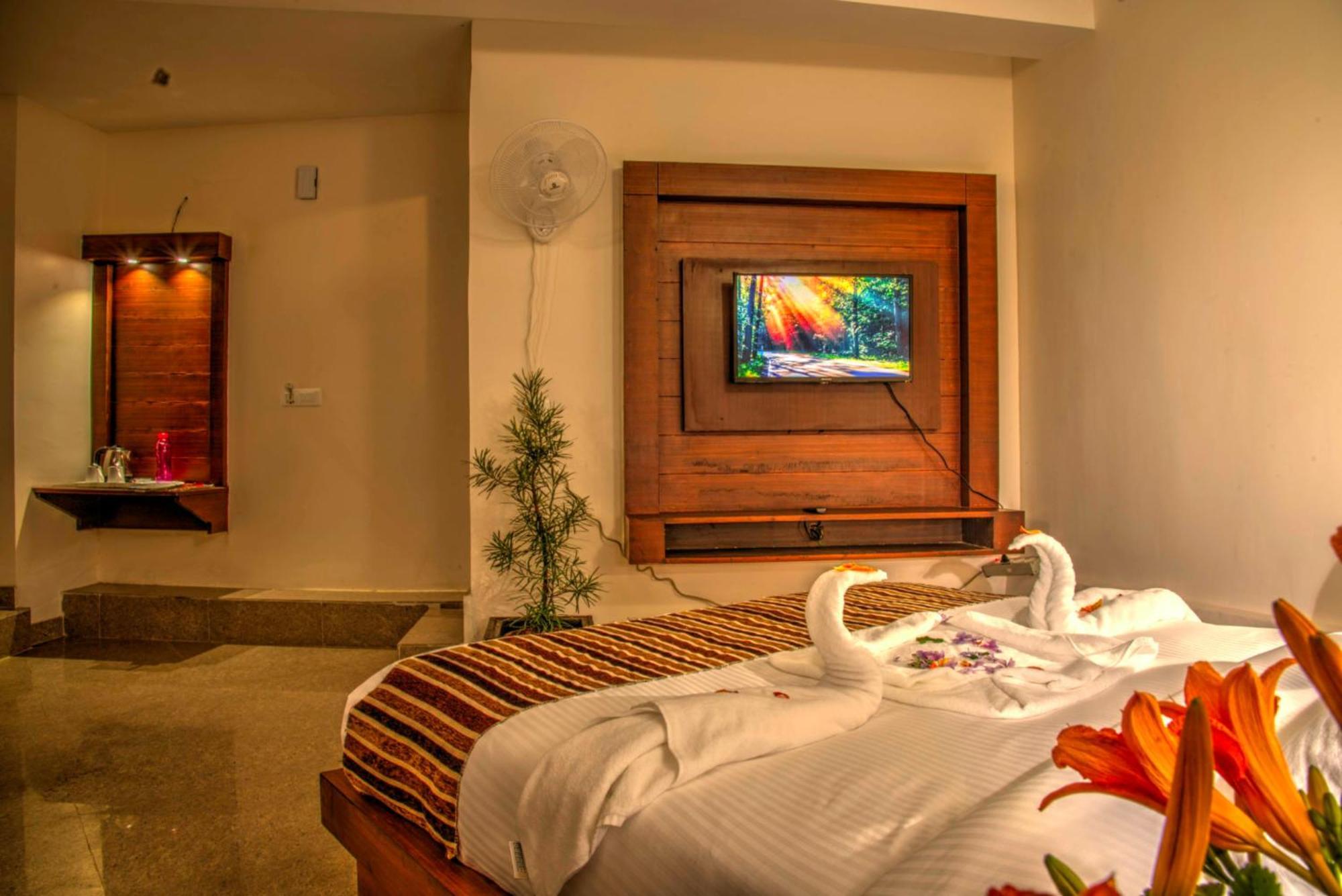 Hotel Goroomgo Luxury Palm Bhimtal - Luxury - Excellent Customer Service - Seller Nainital