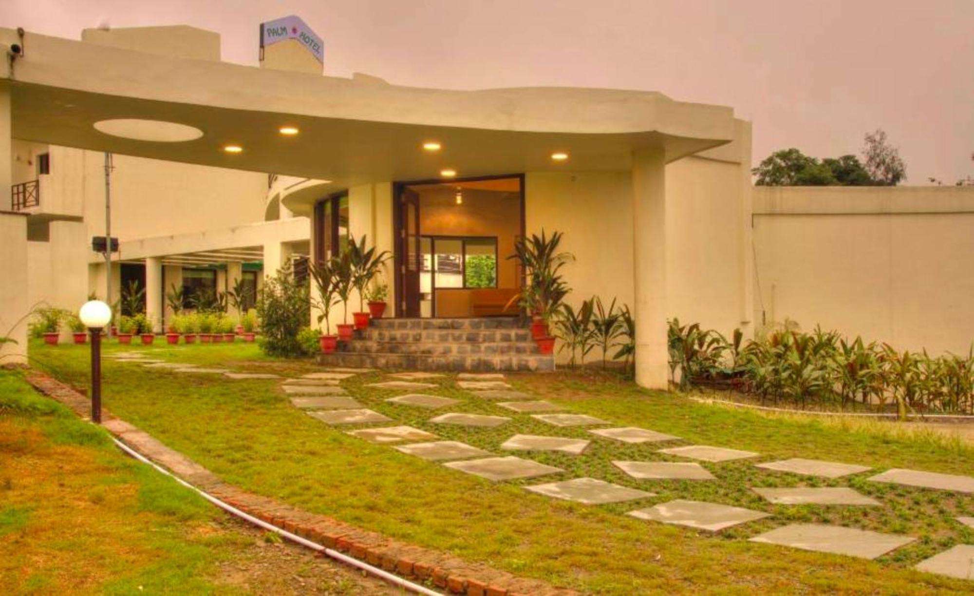Goroomgo Luxury Palm Bhimtal - Luxury - Excellent Customer Service - Seller Hotel 3*