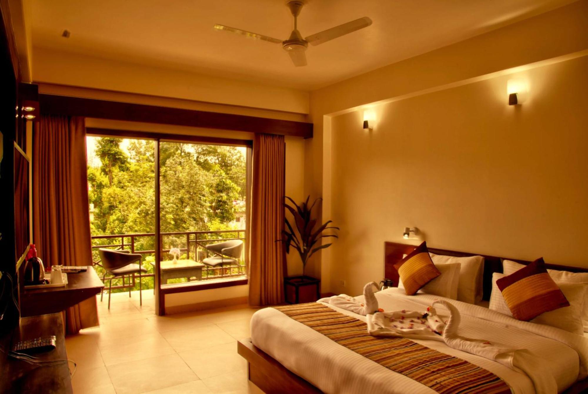 Hotel Goroomgo Luxury Palm Bhimtal - Luxury - Excellent Customer Service - Seller Nainital