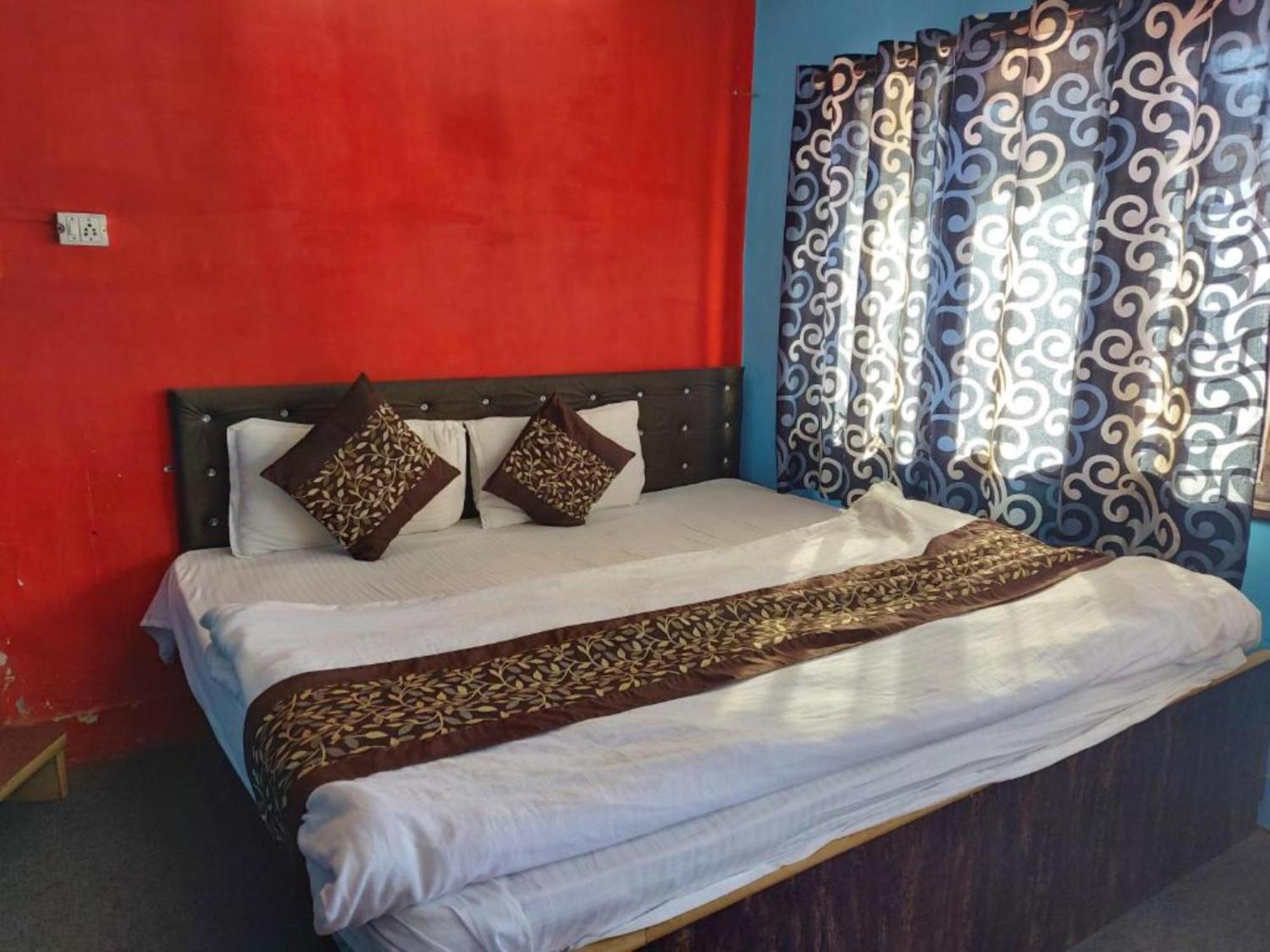 Hotel Naini Lake View Mall Road
