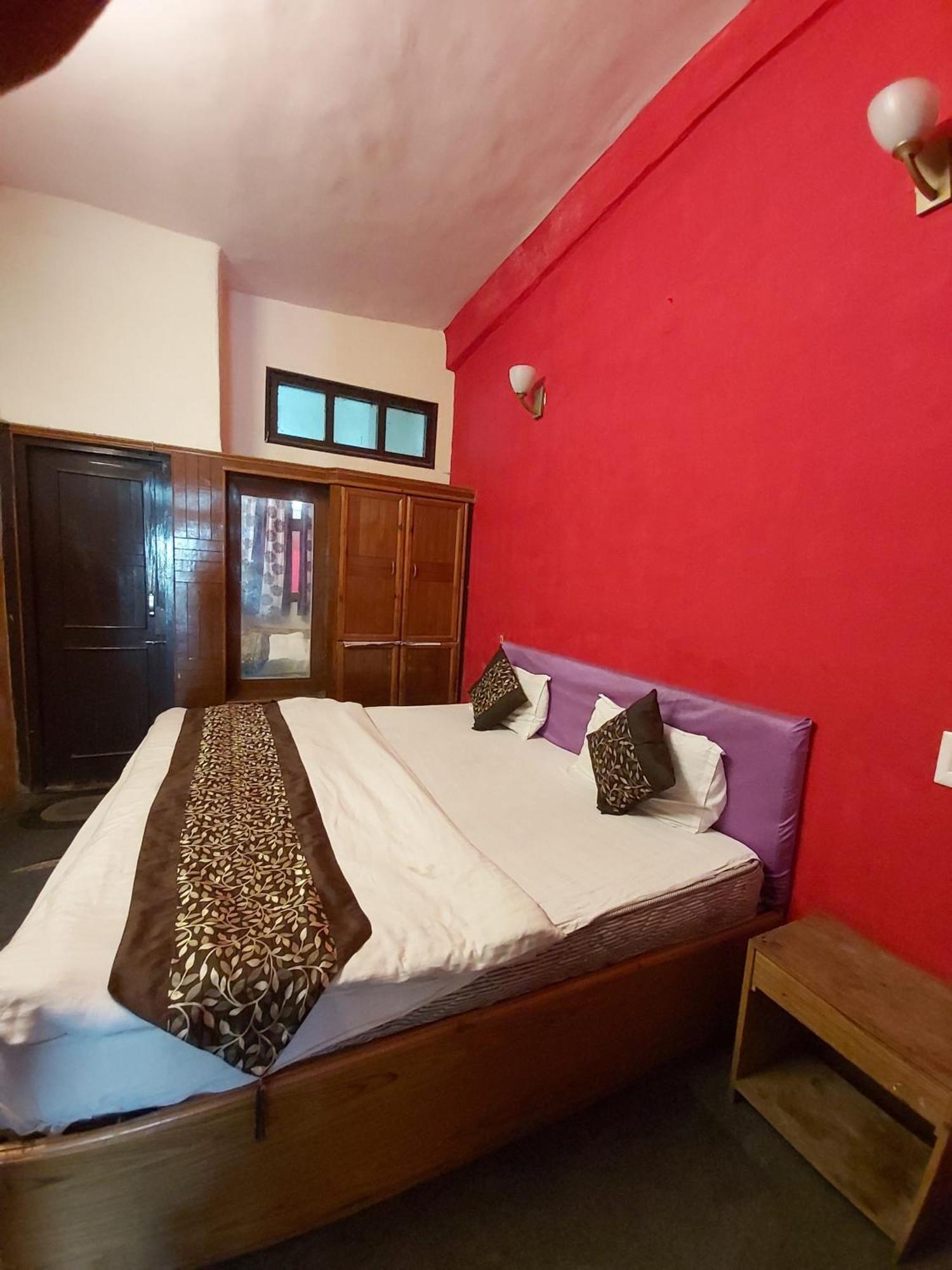 Hotel Naini Lake View Mall Road 3*