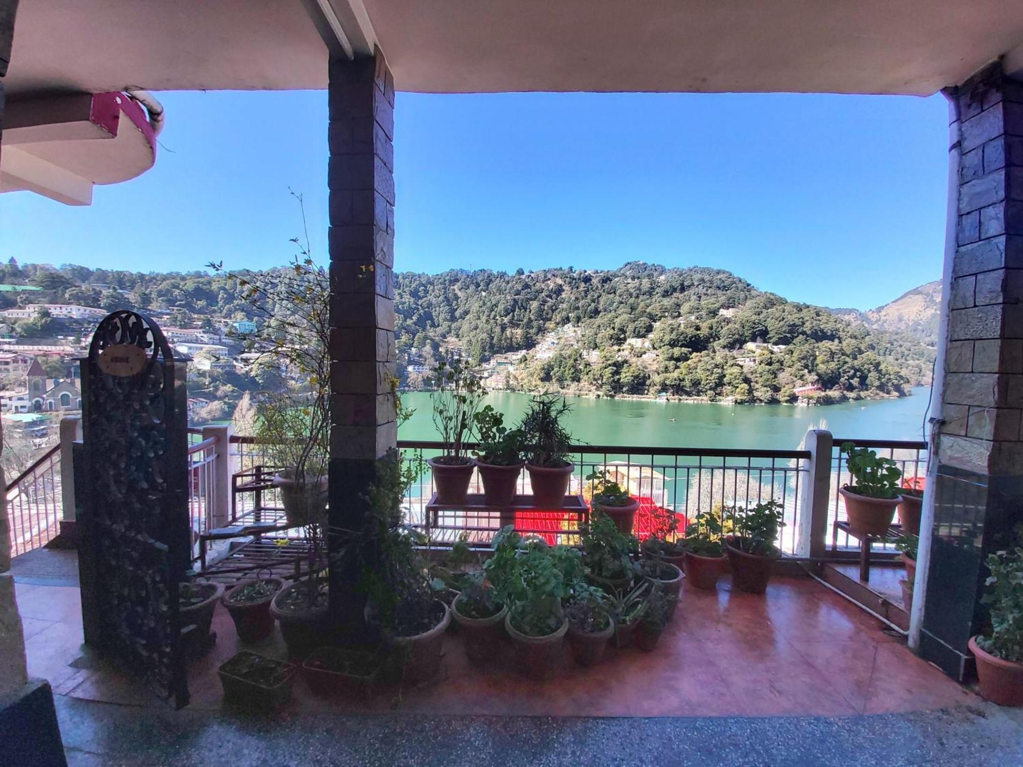 Naini Lake View Mall Road Hotel